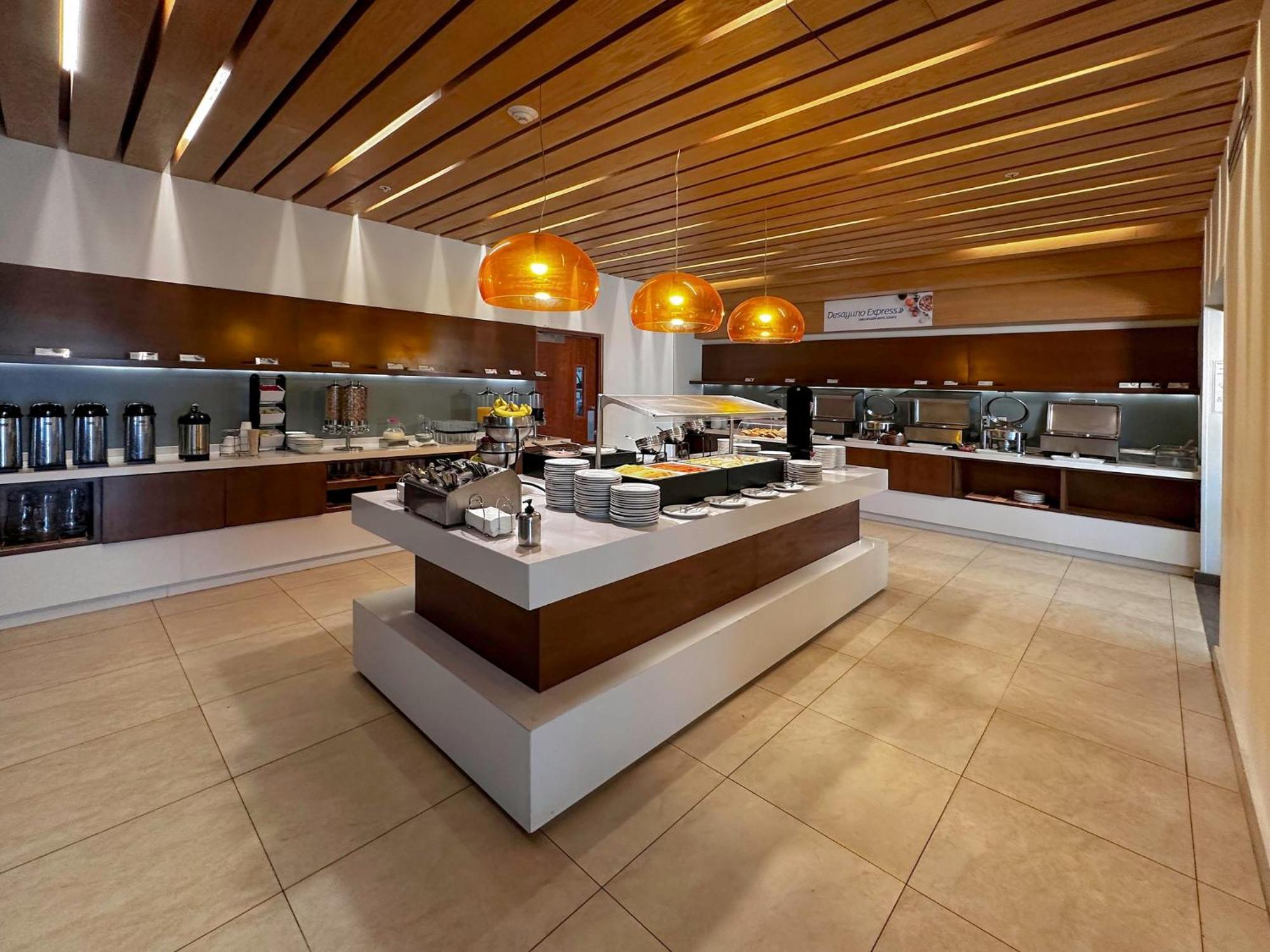 Holiday Inn Express Merida By Ihg Mérida Exterior foto