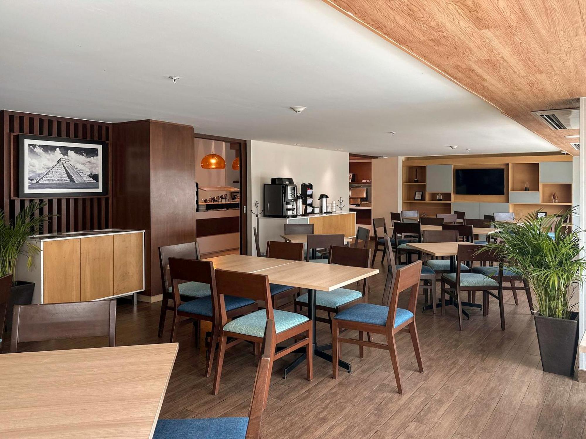 Holiday Inn Express Merida By Ihg Mérida Exterior foto