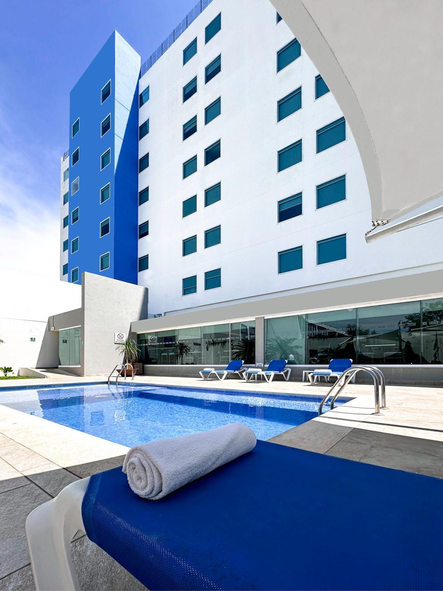 Holiday Inn Express Merida By Ihg Mérida Exterior foto