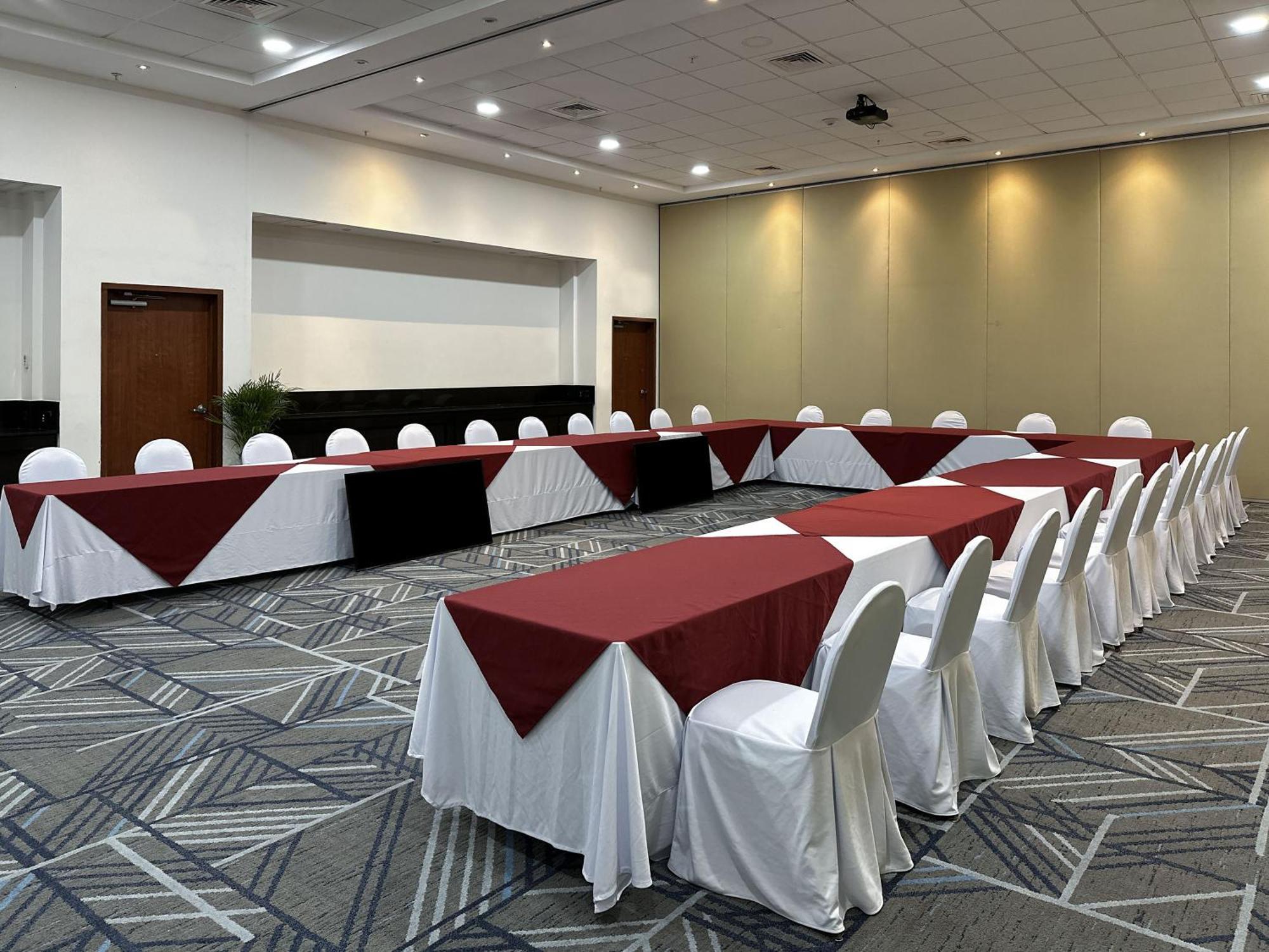 Holiday Inn Express Merida By Ihg Mérida Exterior foto