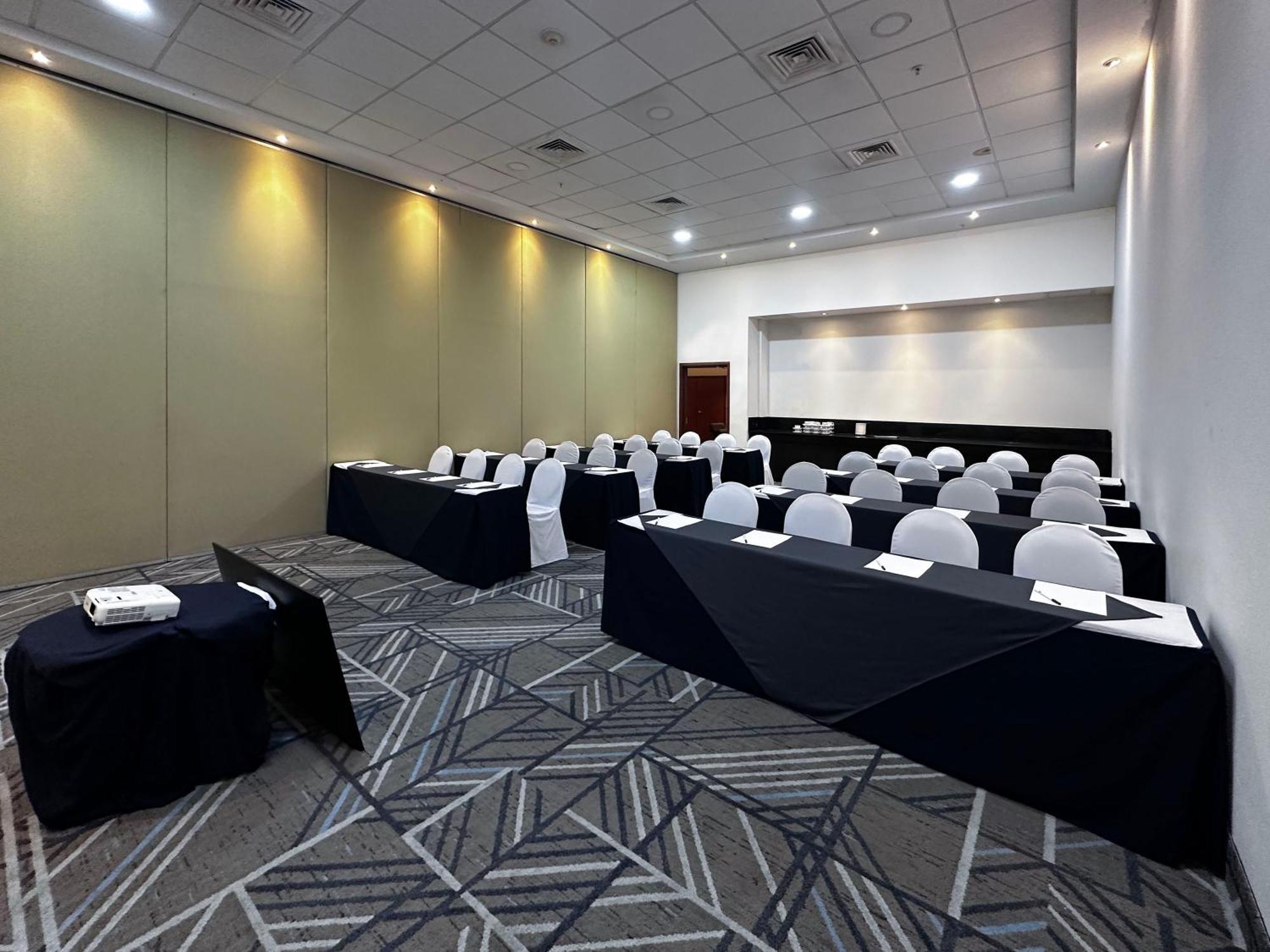 Holiday Inn Express Merida By Ihg Mérida Exterior foto