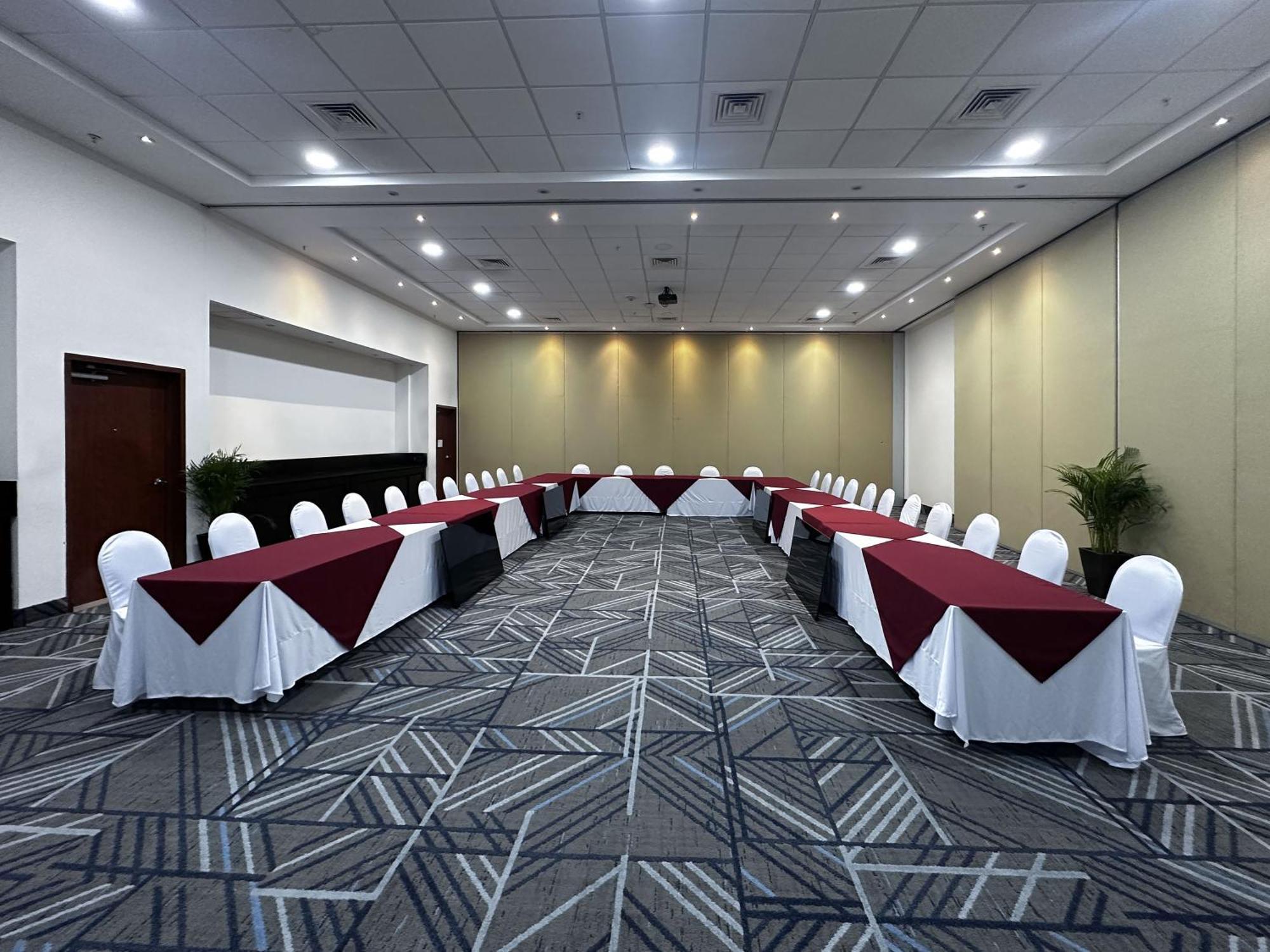 Holiday Inn Express Merida By Ihg Mérida Exterior foto