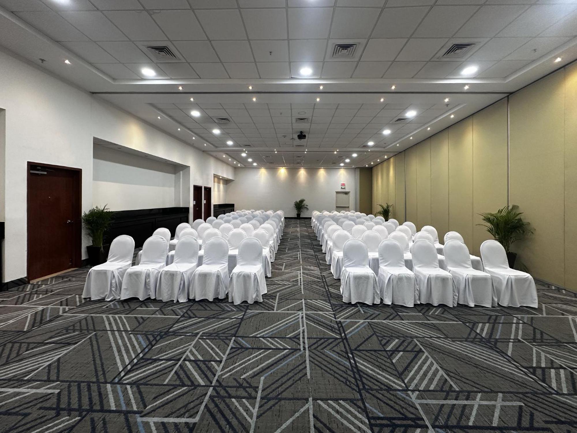Holiday Inn Express Merida By Ihg Mérida Exterior foto
